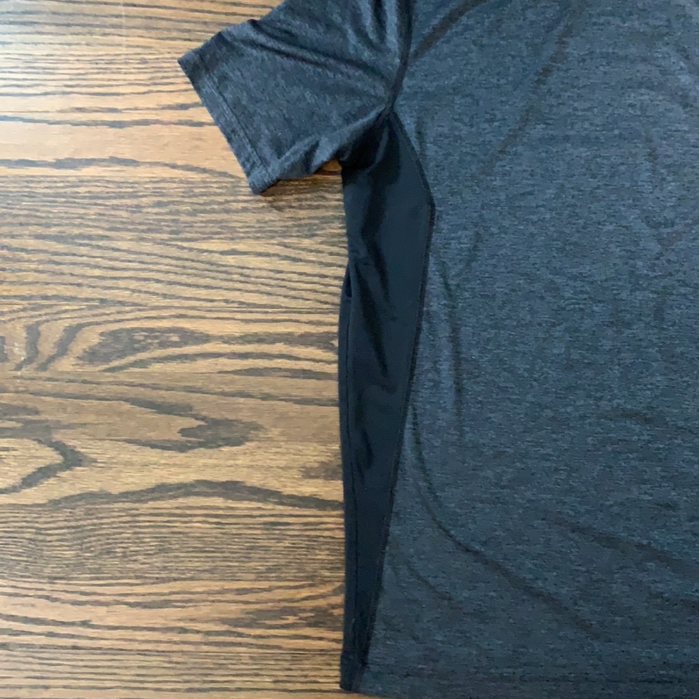 Under Armour Fitted HeatGear Shirt - Medium - Picture 4 of 6